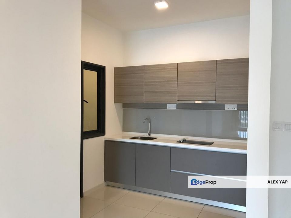 Emira Residence Condominium / Shah Alam / Strata Title / 2 Carpark / Middle Floor / Near LRT KTM / Sale / Jual, Selangor, Shah Alam
