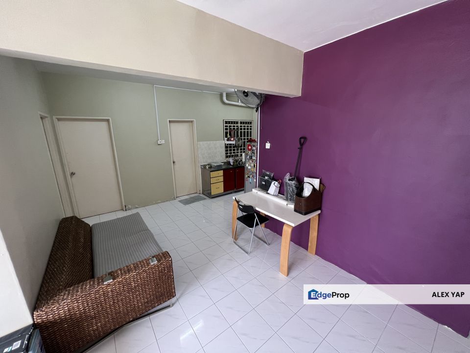 Vista Impiana Apartment/ Taman Bukit Serdang/ Full Loan 100%/ Low Deposit/ Partially Furnished/ Low Floor/ Sale/ Jual, Selangor, Seri Kembangan