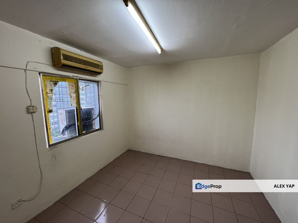 Low Cost! Lestari Apartment @ Damansara Damai ! Many Units Available! With lift!, Selangor, Damansara Damai