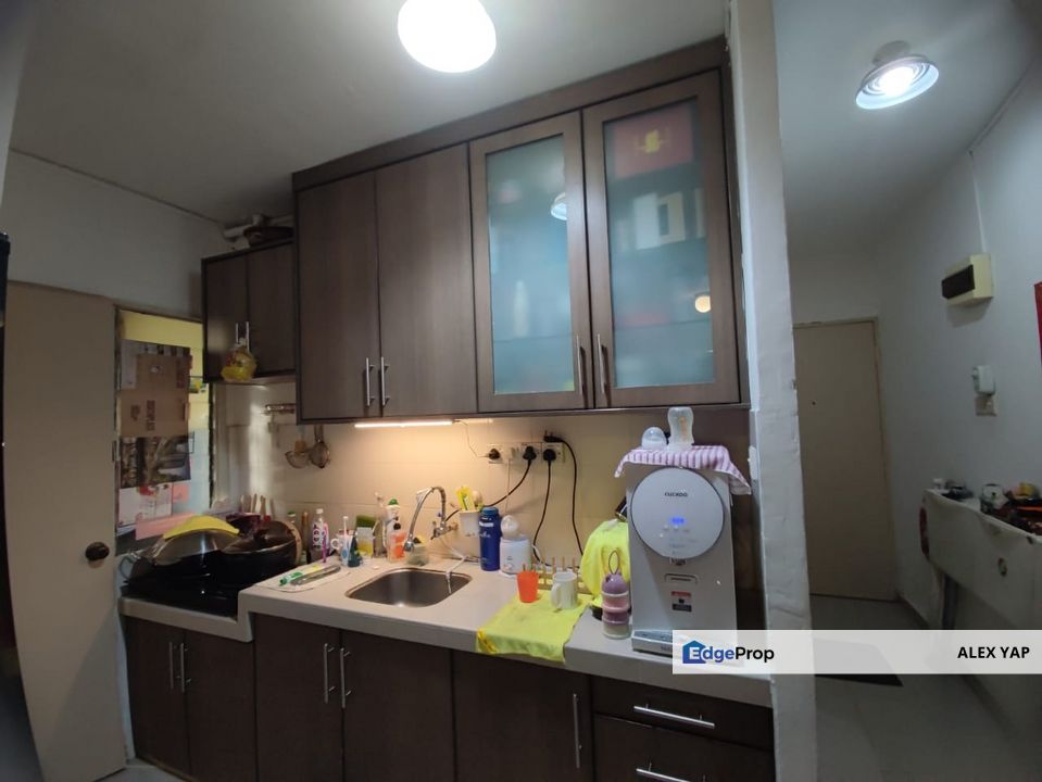 Full Tiles/ Middle Floor/ Good Condition/ Partially Furnished/Non Bumi Lot, Selangor, Damansara Damai