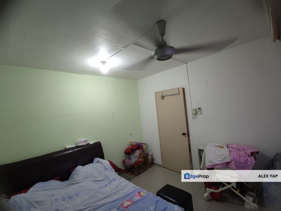 Full Tiles/ Middle Floor/ Good Condition/ Partially Furnished/Non Bumi Lot, Selangor, Damansara Damai