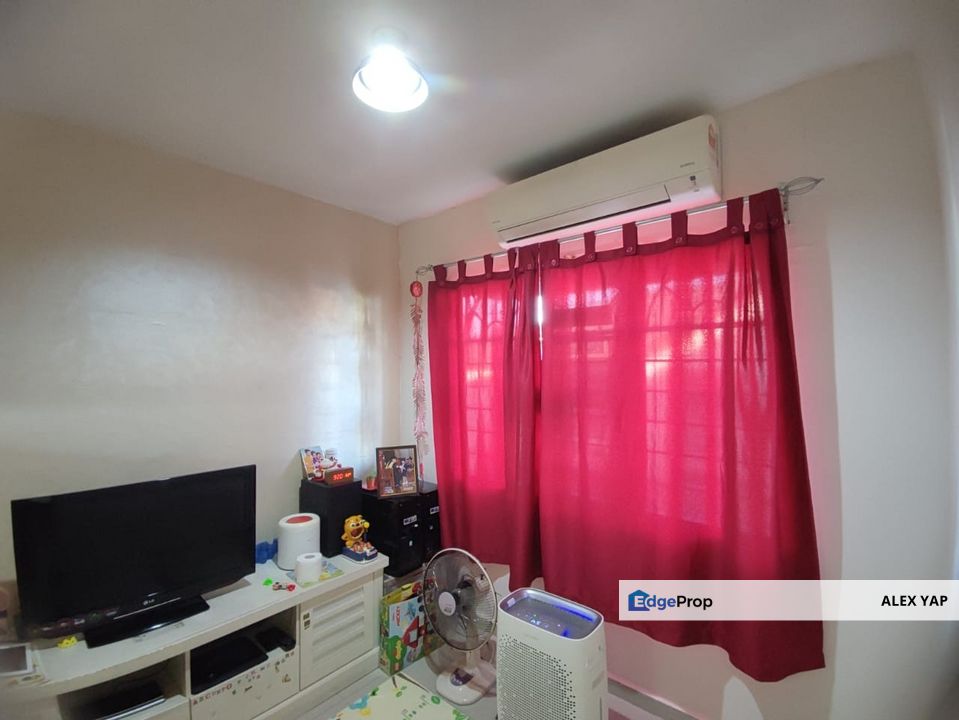 Full Tiles/ Middle Floor/ Good Condition/ Partially Furnished/Non Bumi Lot, Selangor, Damansara Damai