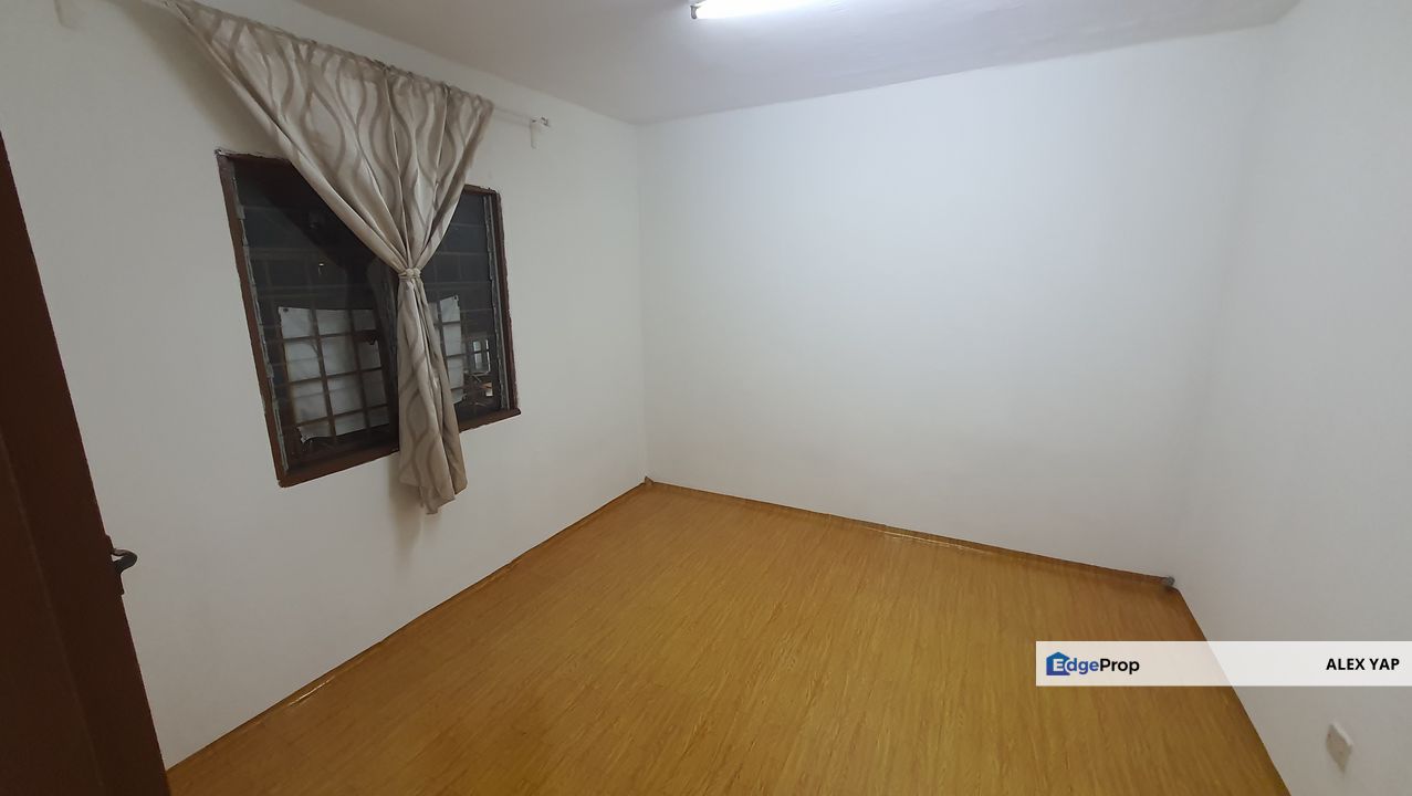 Block A/ 2nd Floor/ Unit Painted/ Non Bumi Lot/ Damansara Damai , Selangor, Damansara Damai