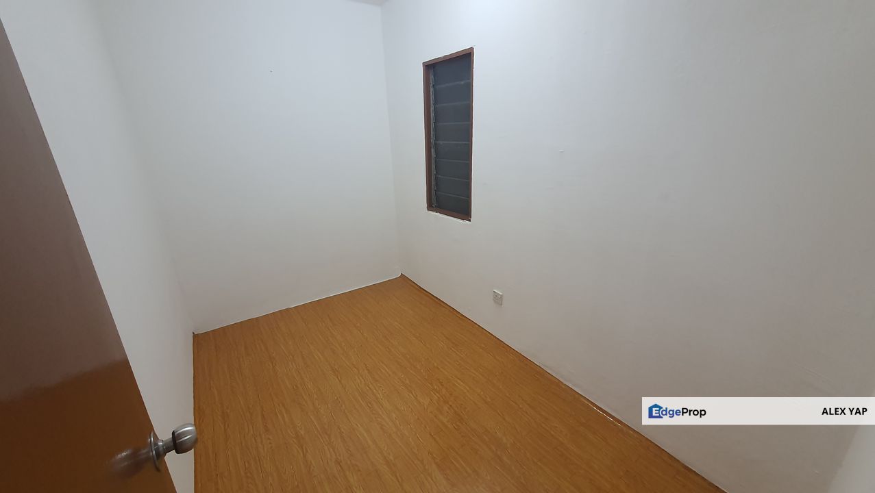 Block A/ 2nd Floor/ Unit Painted/ Non Bumi Lot/ Damansara Damai , Selangor, Damansara Damai