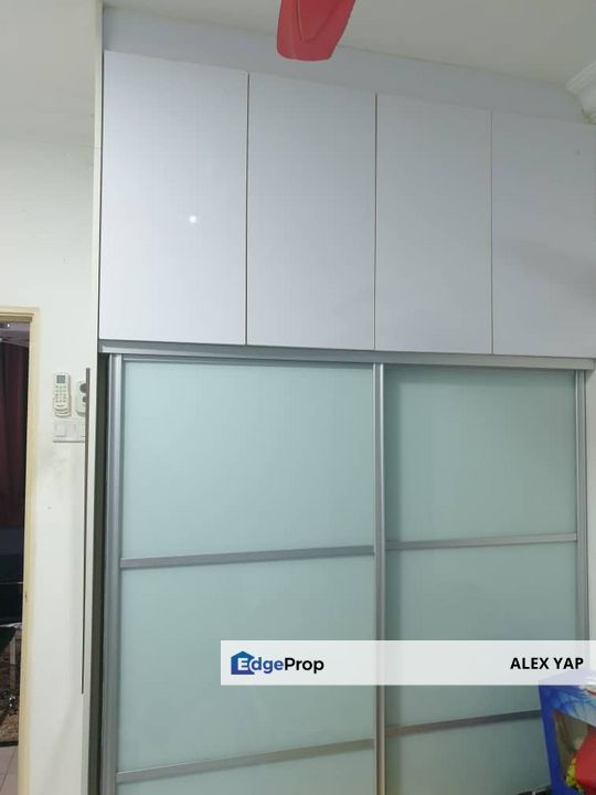 Vista Alam Serviced Residence/ Seksyen 14 Shah Alam/ 2 Carpark/ Middle Floor/ Partially Furnished/ 1100sf/ Sale, Selangor, Shah Alam