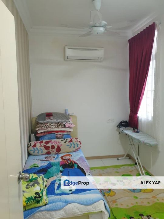 Vista Alam Serviced Residence/ Seksyen 14 Shah Alam/ 2 Carpark/ Middle Floor/ Partially Furnished/ 1100sf/ Sale, Selangor, Shah Alam