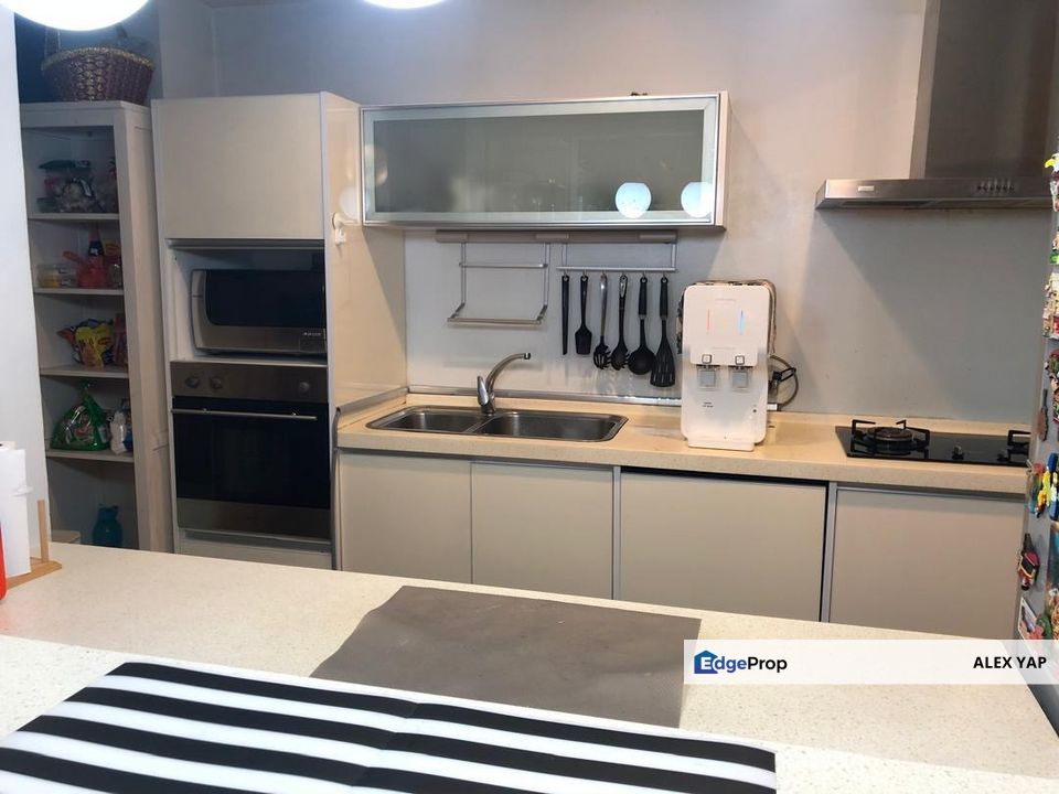 Royal Domain Condo/ Sri Putramas 2/ Freehold/ Non Bumi Lot/ 2carpark/ KL View/ Block B2/ Partially Furnished/ High Floor, Kuala Lumpur, Dutamas