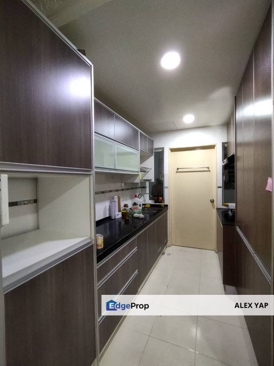 Condominium Banjaria Court/ Batu Caves/ 100% Full Loan/ Non Bumi Lot/ Low Floor/ Block B/ Renovated Unit/ Sale, Selangor, Batu Caves 