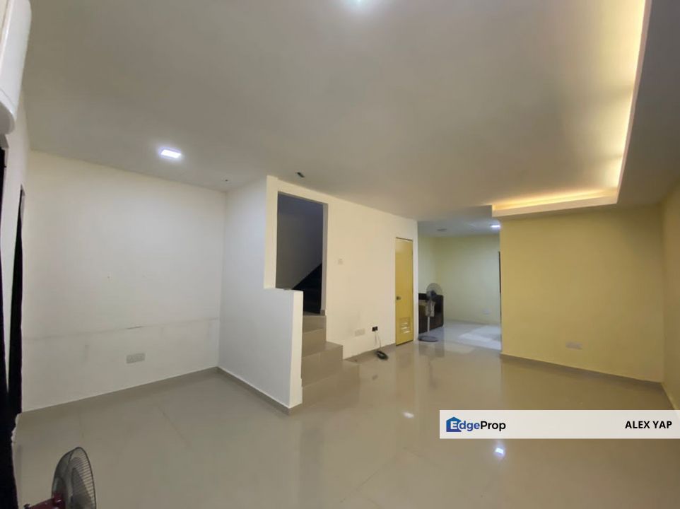 Taman Kantan Permai/ Kajang/ Double Storey Terrace House/ Fully Renovated/ Fully Extended Kitchen/ Plaster Ceiling/ Sale, Selangor, Kajang