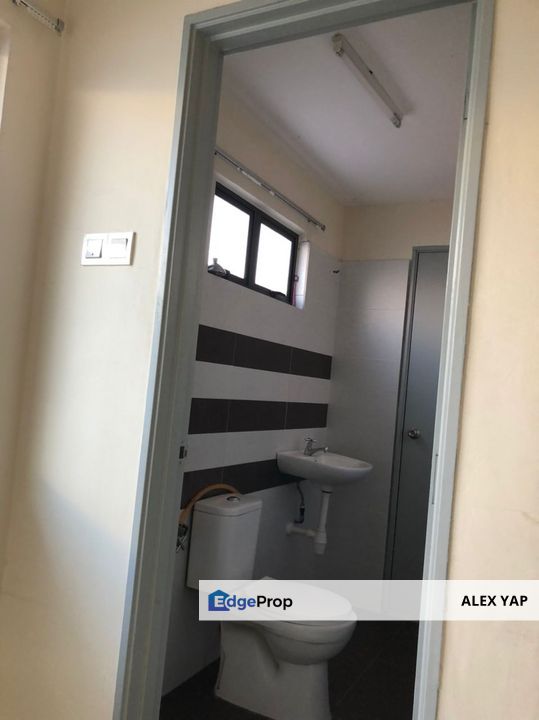 Taman Sri Garing/ Rawang/ Double Storey Terrace House/ Freehold/ Renovation Minot at Back/ 1260 sf/ Sale, Selangor, Rawang