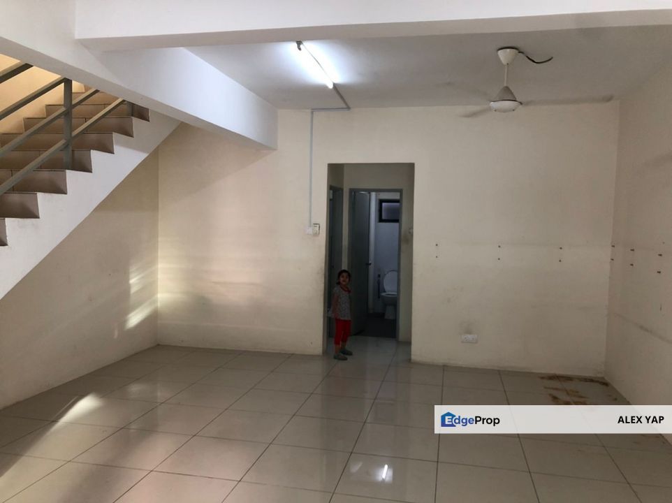 Taman Sri Garing/ Rawang/ Double Storey Terrace House/ Freehold/ Renovation Minot at Back/ 1260 sf/ Sale, Selangor, Rawang