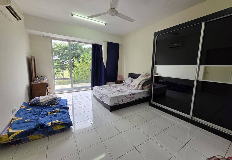 Persiaran Puncak Alam 1 