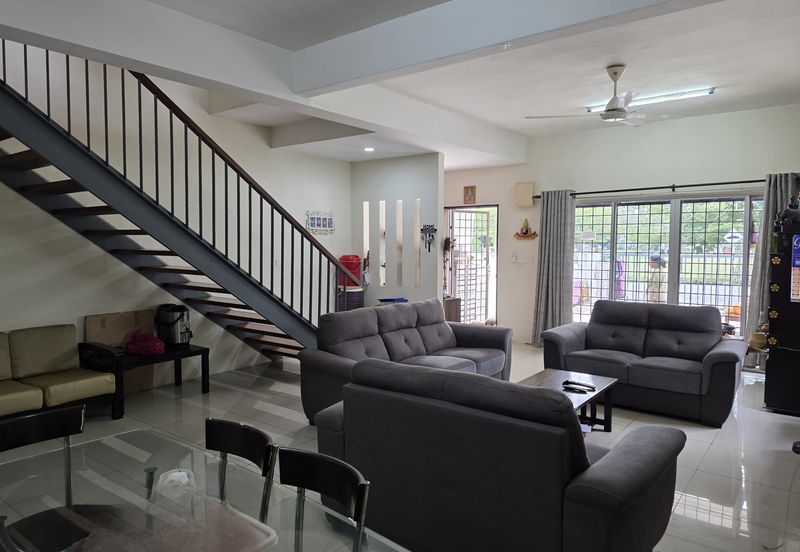 Persiaran Puncak Alam 1 