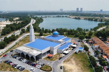 Residence next to MAHSA University Hospital at Rimbayu Saujana Putra