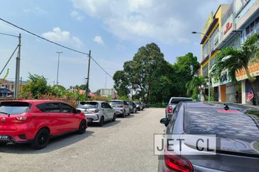 Jalan Meru, Batu 7