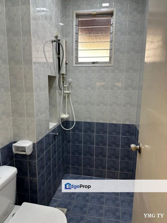 Taman Aman Perdana Klang Double Storey Semi D House Partially Furniture For Rent, Selangor, Klang