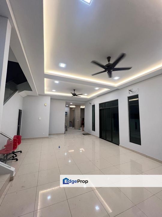 Canary Garden Bandar Bestari Double Storey Semi D House For Rent With Partially Furniture , Selangor, Klang