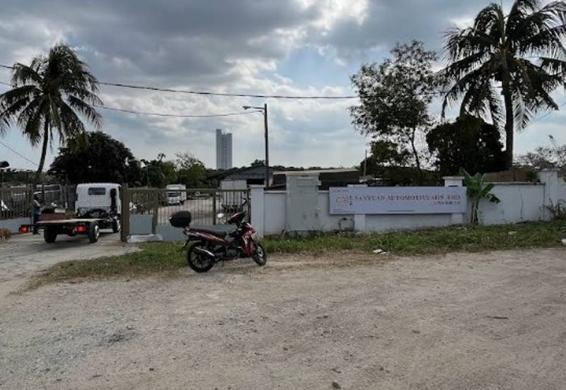 Semenyih, Industrial Land facing mainroad, easy access, guarded & gated 
