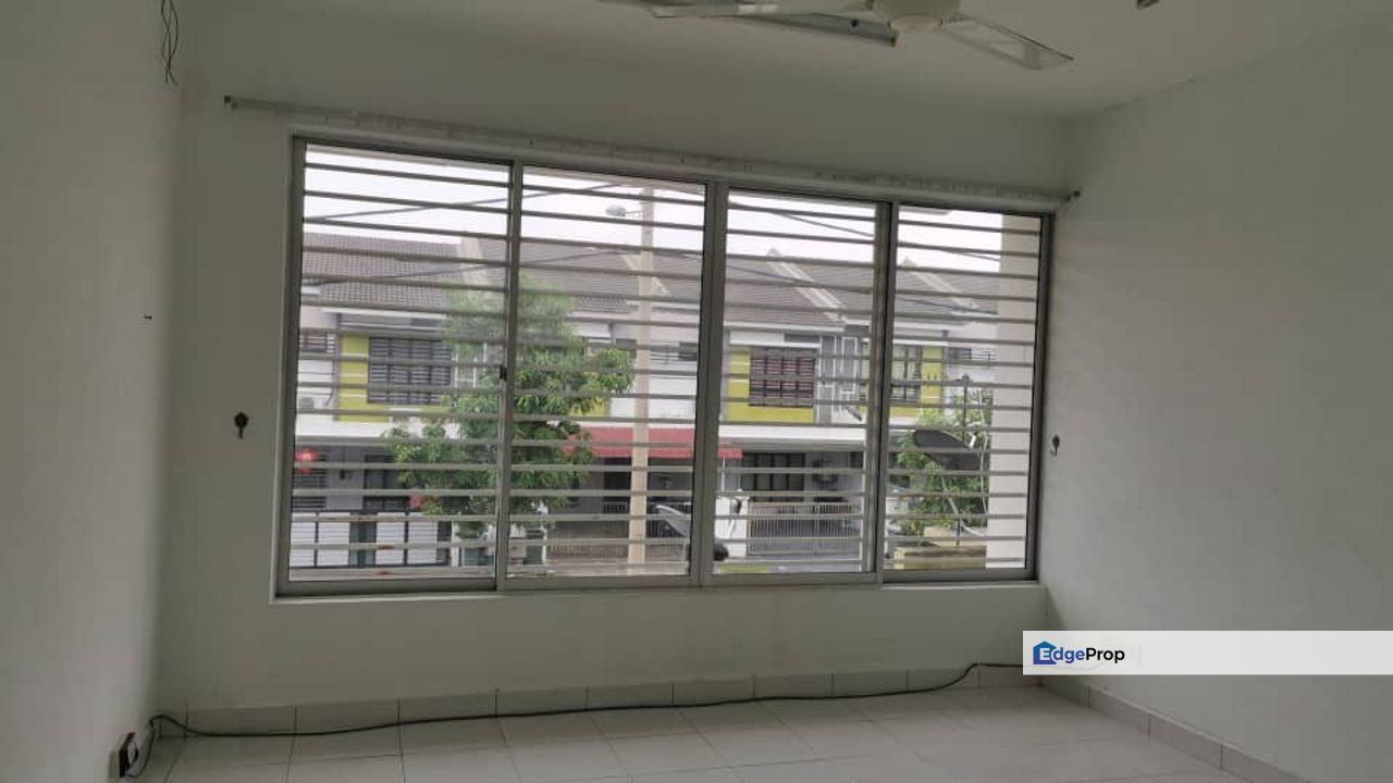 Semenyih Parklands double storey, partly furnished , gated & guarded community, Selangor, Semenyih