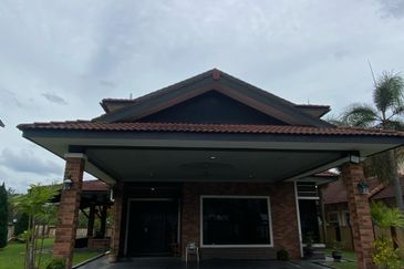 Putra Hill Residency