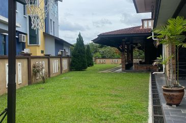 Putra Hill Residency