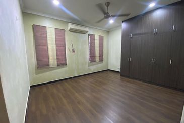 Putra Hill Residency