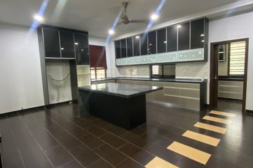 Putra Hill Residency