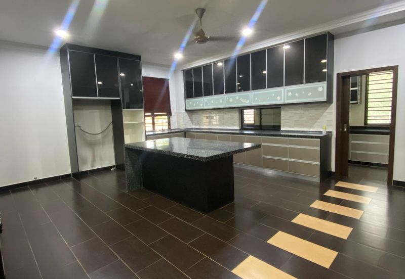 Putra Hill Residency