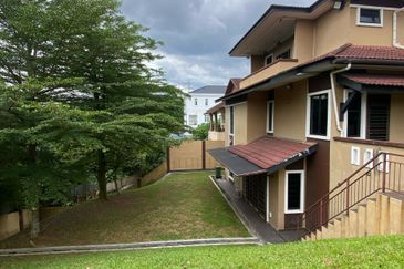 Putra Hill Residency