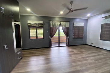 Putra Hill Residency