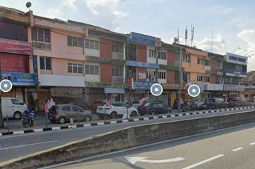 Kajang Taman Sri Reko, Ground floor shop office facing main road 