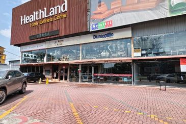 Bandar Utama, show room/ retail space  facing main road, 38 x 120