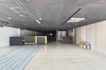 Bandar Utama, show room/ retail space  facing main road, 38 x 120