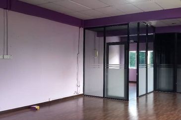 Taman Sri Melor Kajang , Corner Shop office renovated 