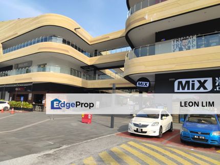 Ecohill Walk Mall , Semenyih facing main road, renovated & ready move in , Selangor, Semenyih