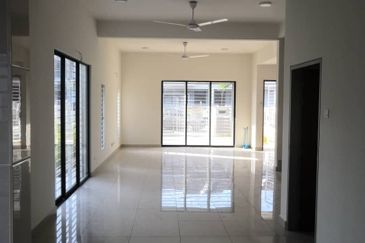 Evira @ Warisan Puteri