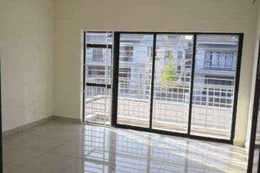 Evira @ Warisan Puteri