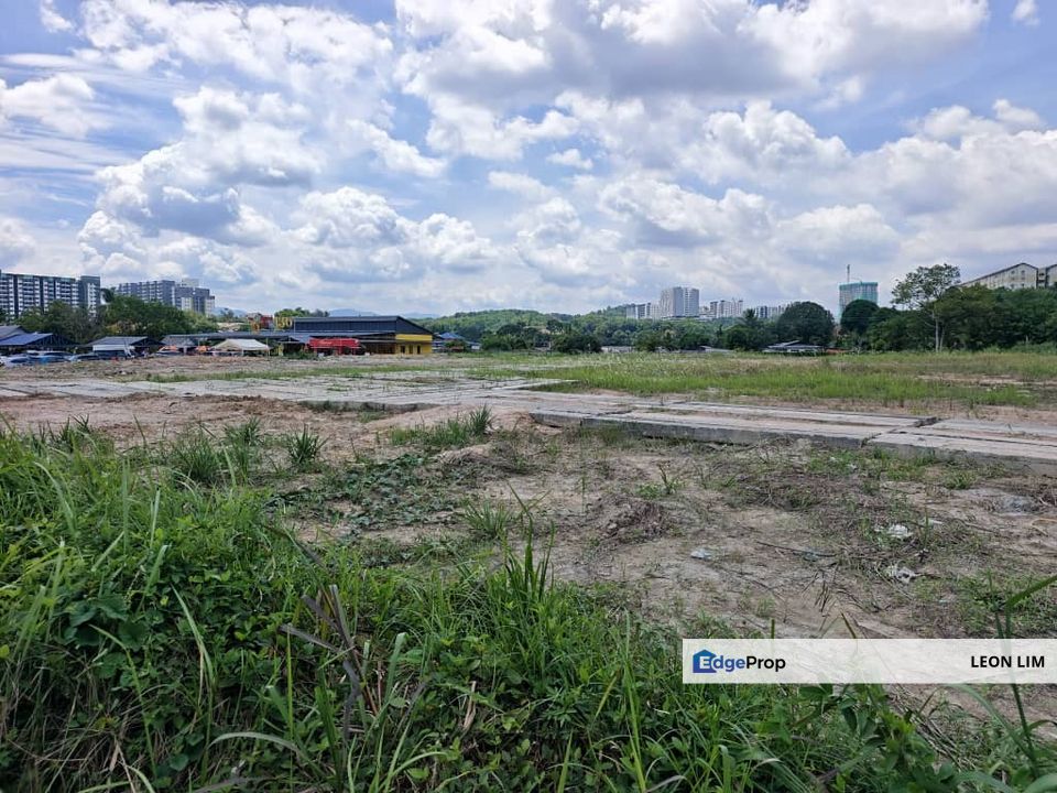 Kajang/Bangi Jalan Reko Commericla land facing mainroad, suitable for showroom, sport centre, food court, warehouse , Selangor, Kajang
