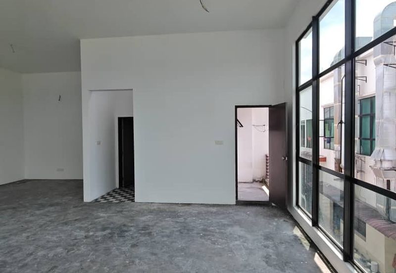 Ivoris @ Eco Majestic