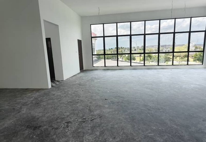 Ivoris @ Eco Majestic