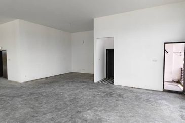 Ivoris @ Eco Majestic