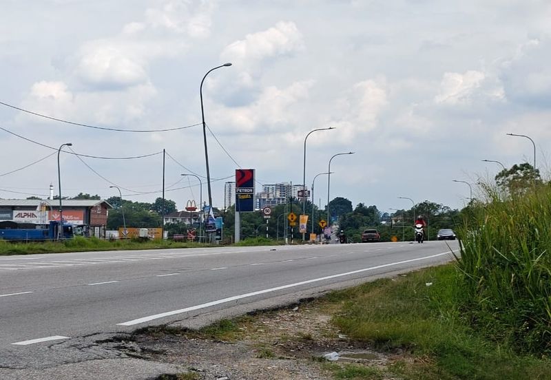 Semenyih, Industrial Land facing mainroad, easy access, guarded & gated 