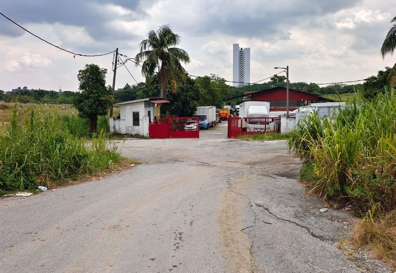 Semenyih, Industrial Land facing mainroad, easy access, guarded & gated 