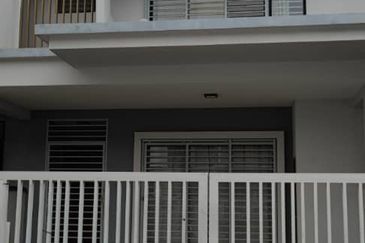 Evira @ Warisan Puteri