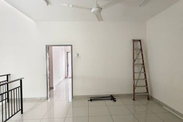 Evira @ Warisan Puteri