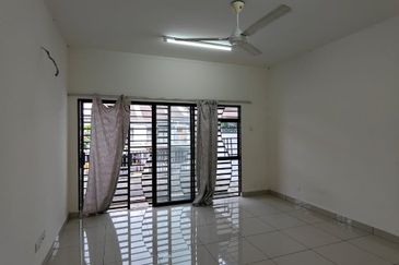 Evira @ Warisan Puteri