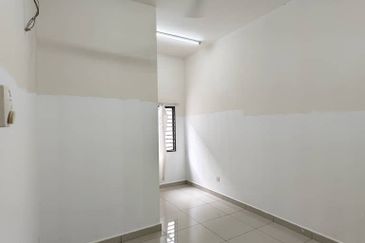 Evira @ Warisan Puteri