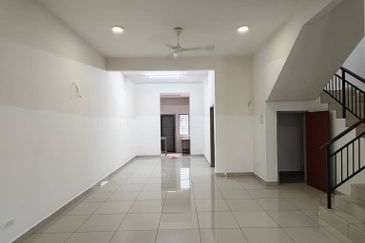 Evira @ Warisan Puteri