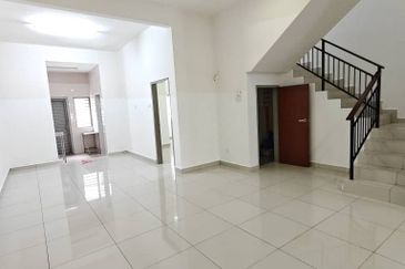 Evira @ Warisan Puteri