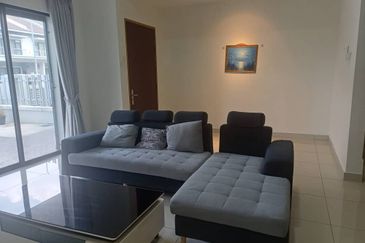 Evira @ Warisan Puteri